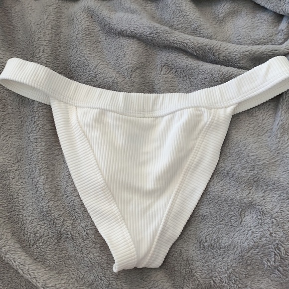 Frankies bikinis “Cole” bottoms in white - Picture 4 of 5